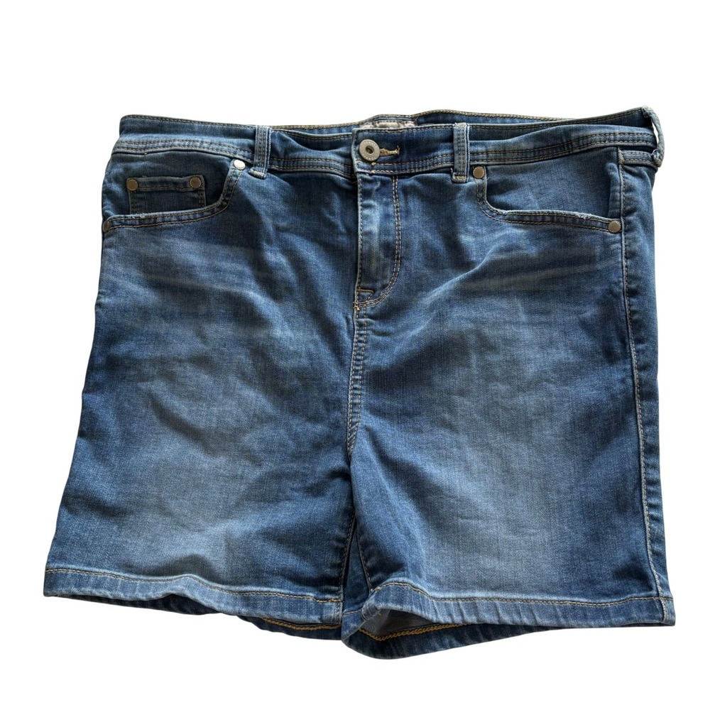 Torrid Feel The Fit Medium Wash Denim Shorts Womens Plus Size 14 Stretch
